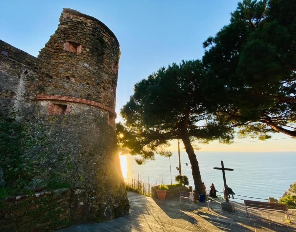 Отель Al Castello 1 Риомаджиоре Экстерьер фото